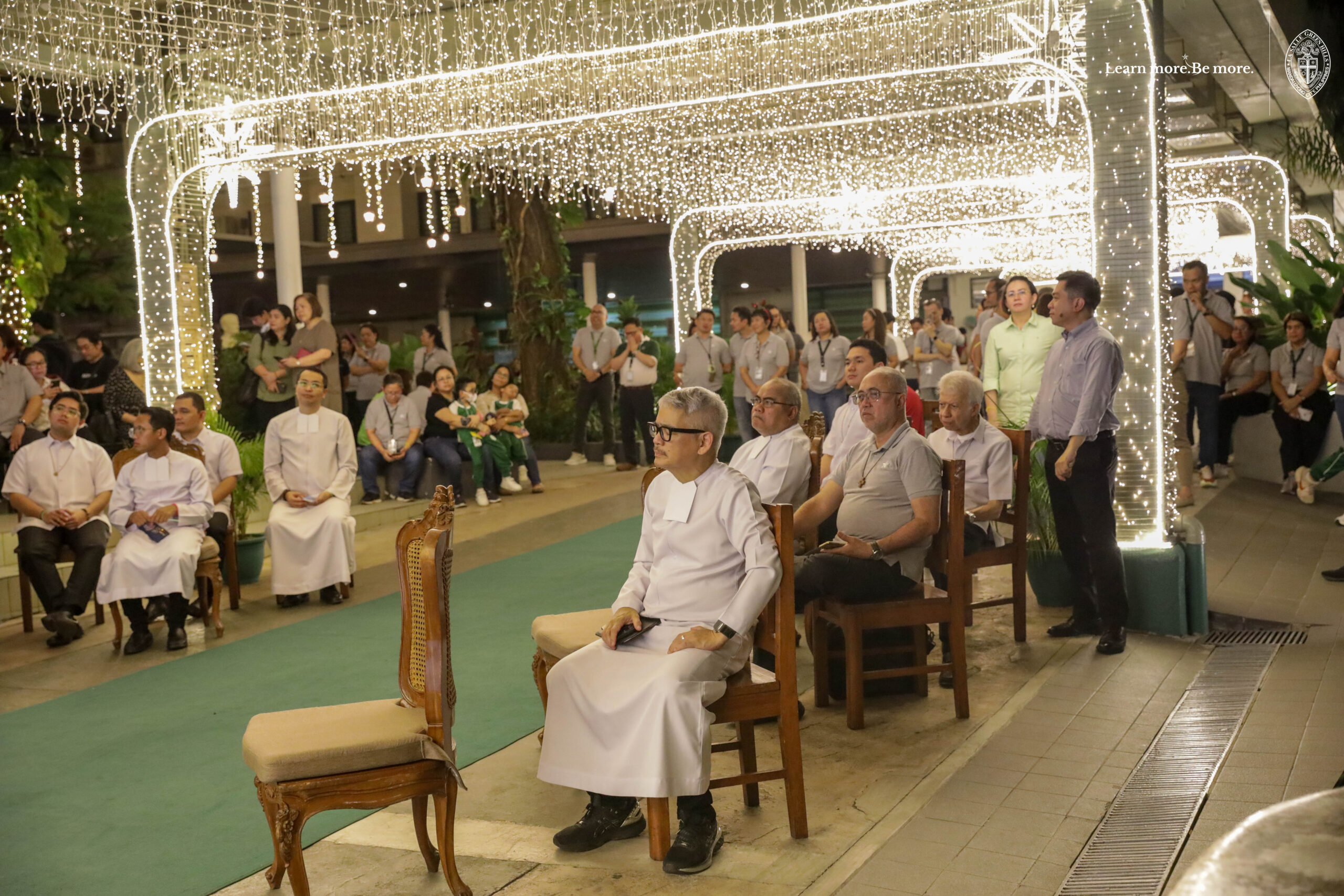 LSGH holds annual Christmas lighting ceremony